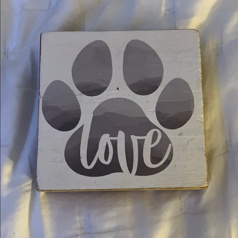 Dog paw sign